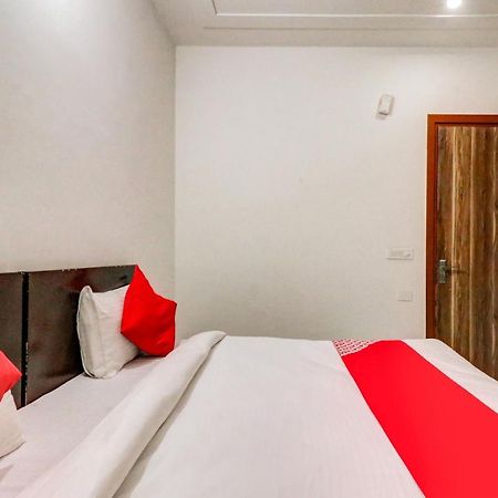 Oyo 71597 The Shivaay Residency Hotel Gurgáon Kültér fotó