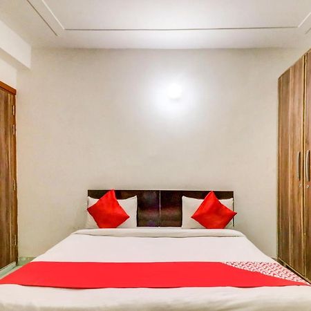 Oyo 71597 The Shivaay Residency Hotel Gurgáon Kültér fotó