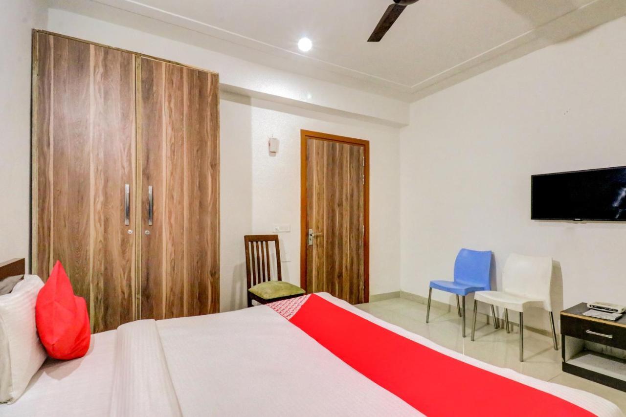 Oyo 71597 The Shivaay Residency Hotel Gurgáon Kültér fotó