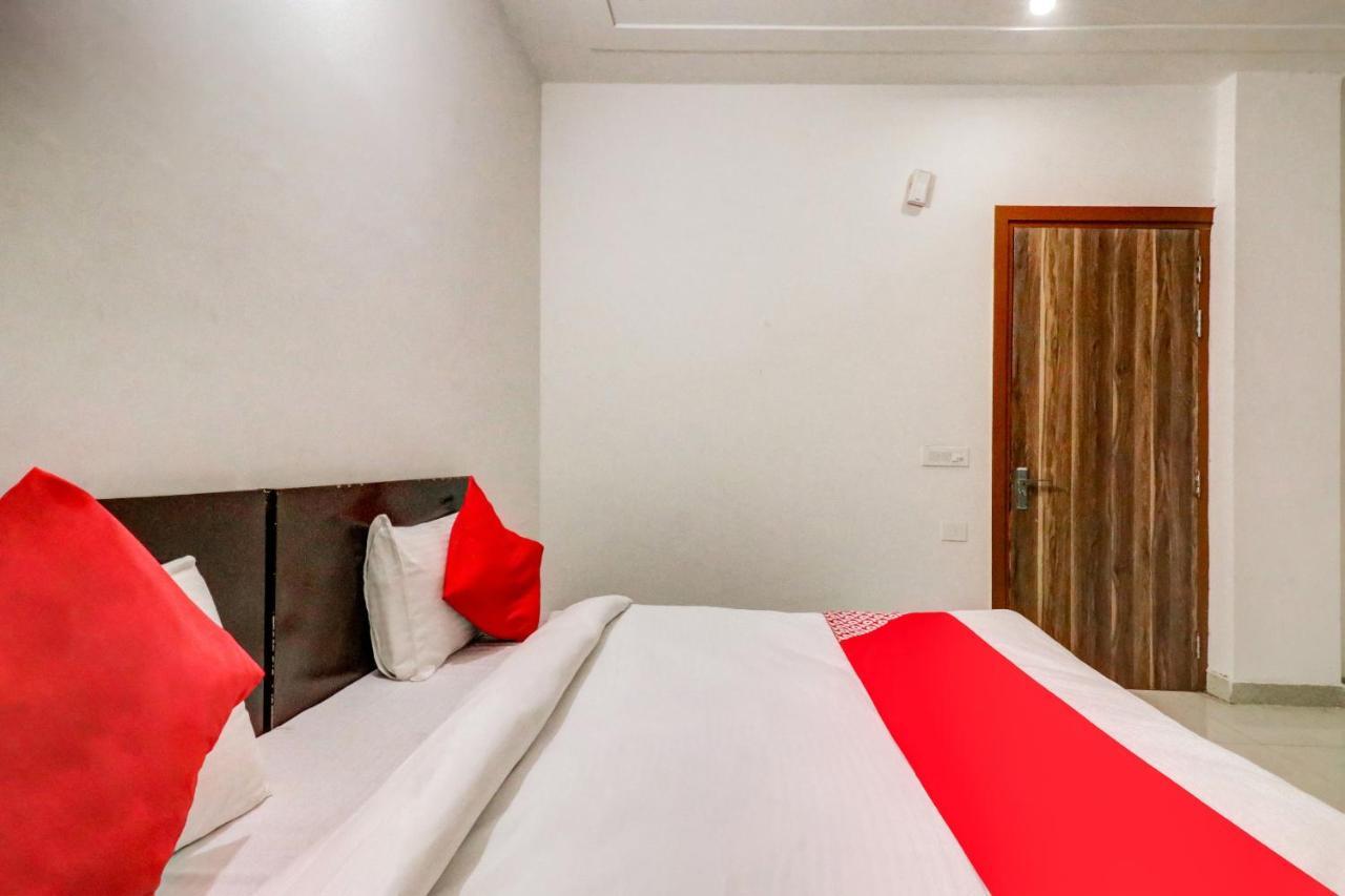 Oyo 71597 The Shivaay Residency Hotel Gurgáon Kültér fotó