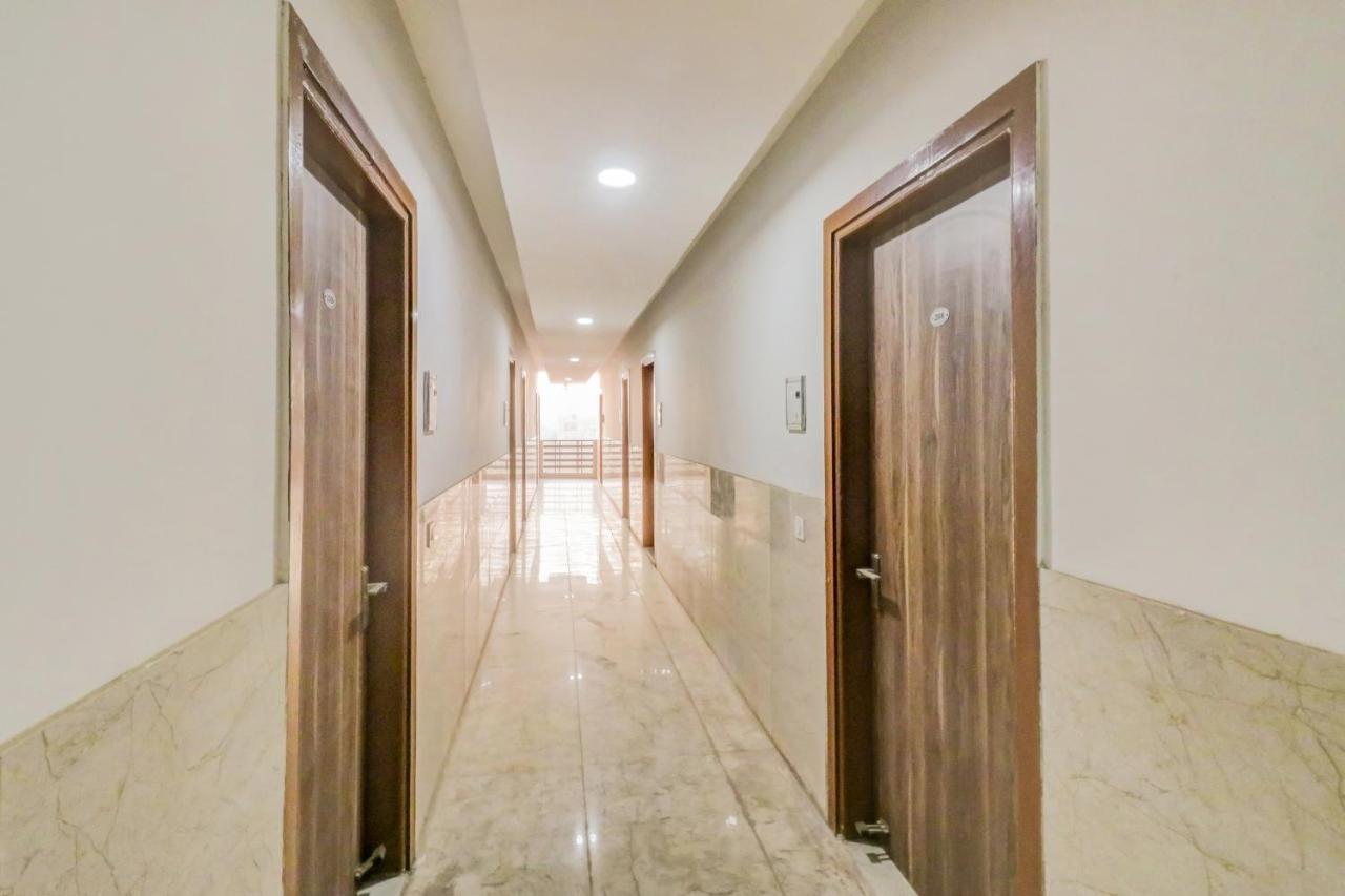 Oyo 71597 The Shivaay Residency Hotel Gurgáon Kültér fotó